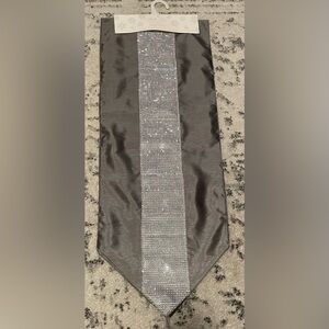 Bella Luxx Silver and Gray Table Runner